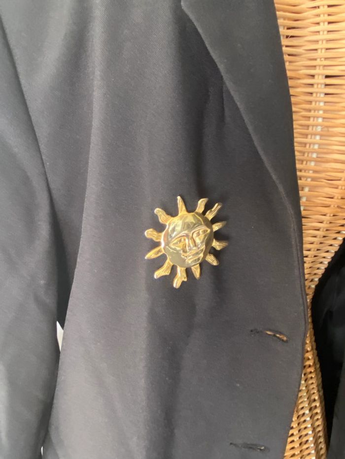 Broche vintage soleil avec visage en métal doré - photo numéro 11