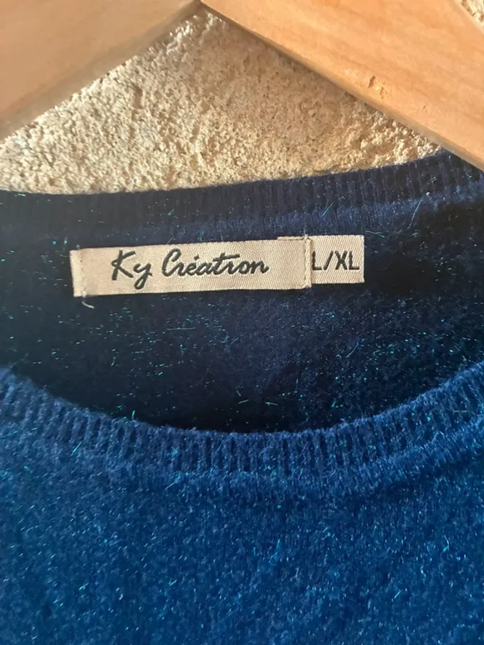 Pull léger bleu à paillettes - photo numéro 3