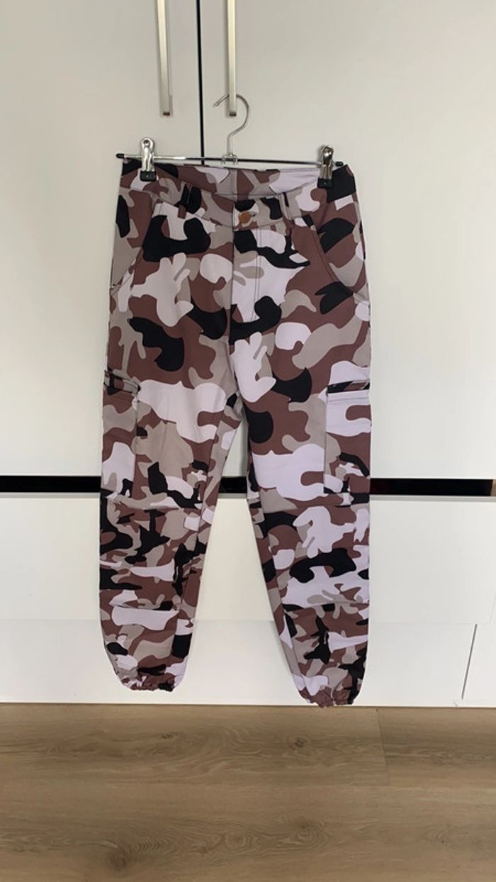 Pantalon style cargo