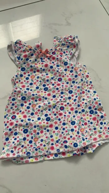 Robe fleuris taille 6 mois