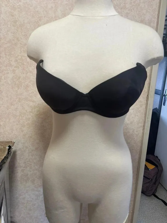 Soutient gorge rembourré sans bretelle taille 90c marque charlotte lingerie