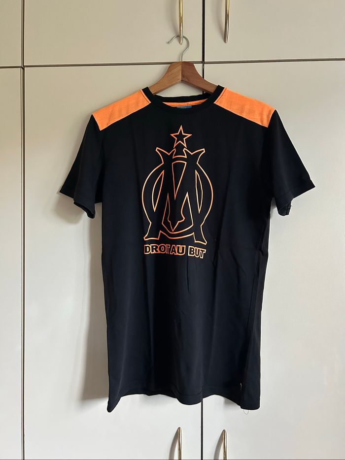 T shirt noir et orange OM