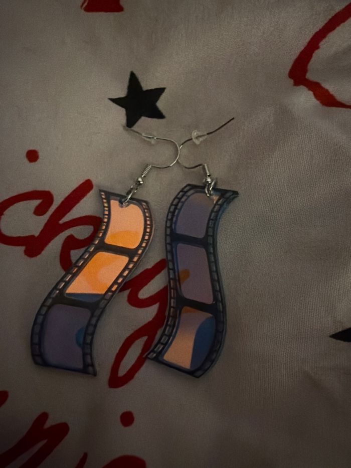 Paire de boucles d’oreilles photographique