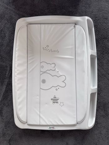 Plan à langer baignoire ou lit 