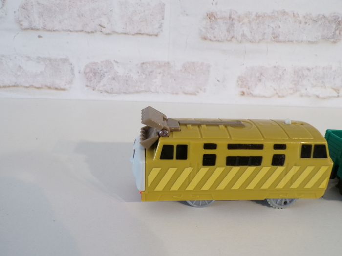 Train - Locomotive - Diesel 10 - Thomas et ses amis (J3) - photo numéro 3