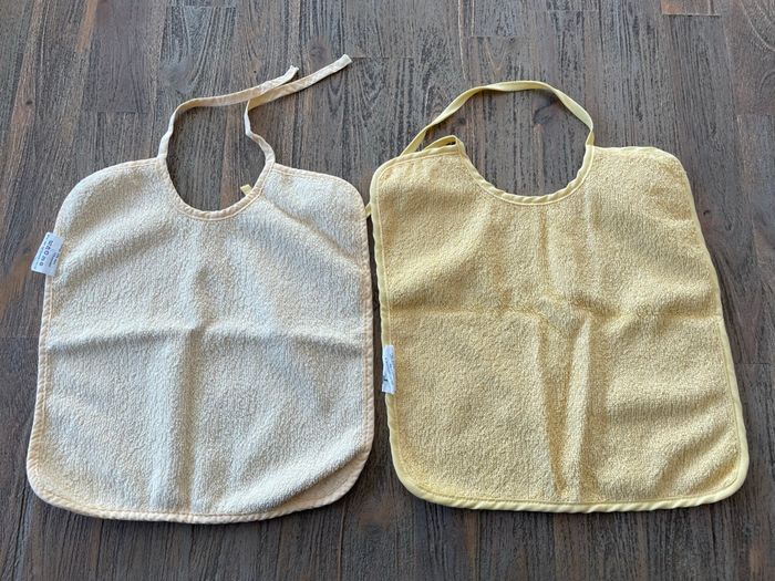 Lot 2 bavoirs - photo numéro 2