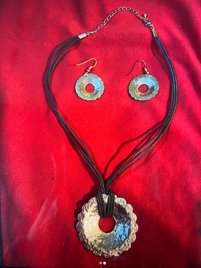 Parure collier et boucles d’oreilles