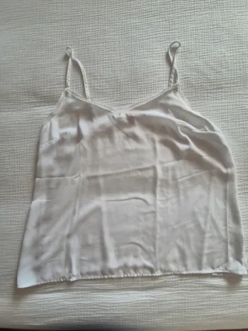 Débardeur blanc Camaïeu dentelle et broderie