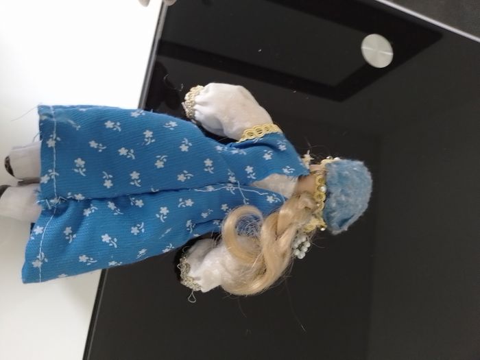 Poupée porcelaine - photo numéro 3