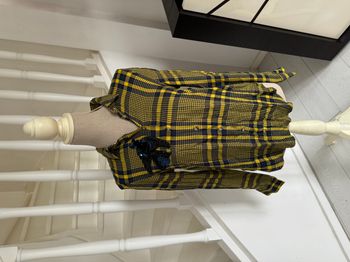 Chemise H&M jaune et bleue à carreaux avec oiseau bleu brillant