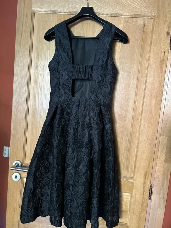 Robe de soirée noire - photo numéro 2