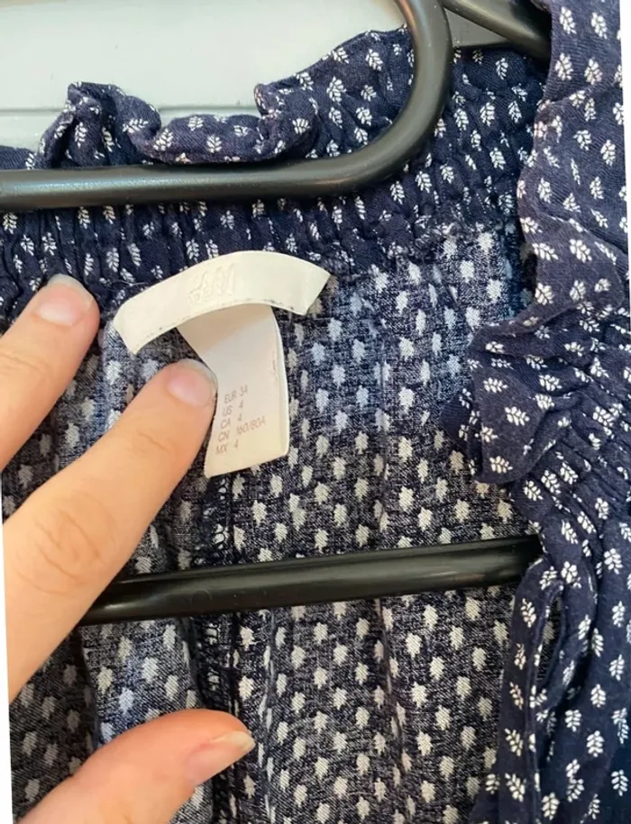 Robe bleu marine à petits motifs fleuris H&M T 34 - photo numéro 4