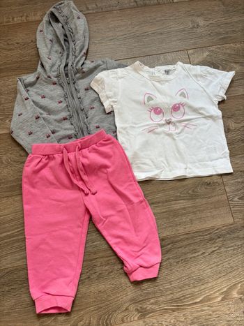 Ensemble veste + tee shirt + jogging en 12 mois