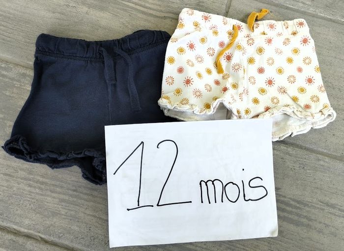 Lot n°394 Lot de deux shorts Gémo 12 mois