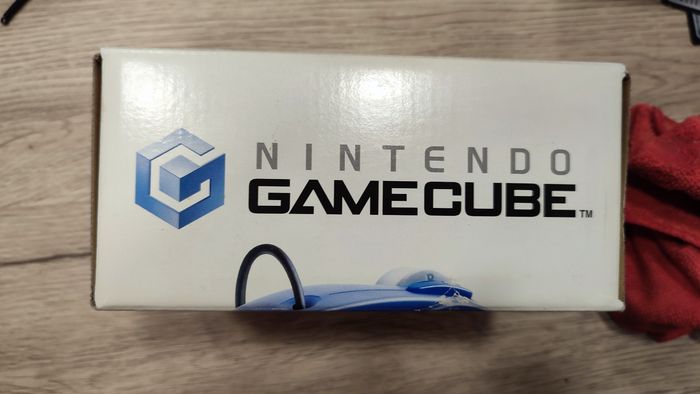 Manette Nintendo GameCube violette en boîte - photo numéro 2