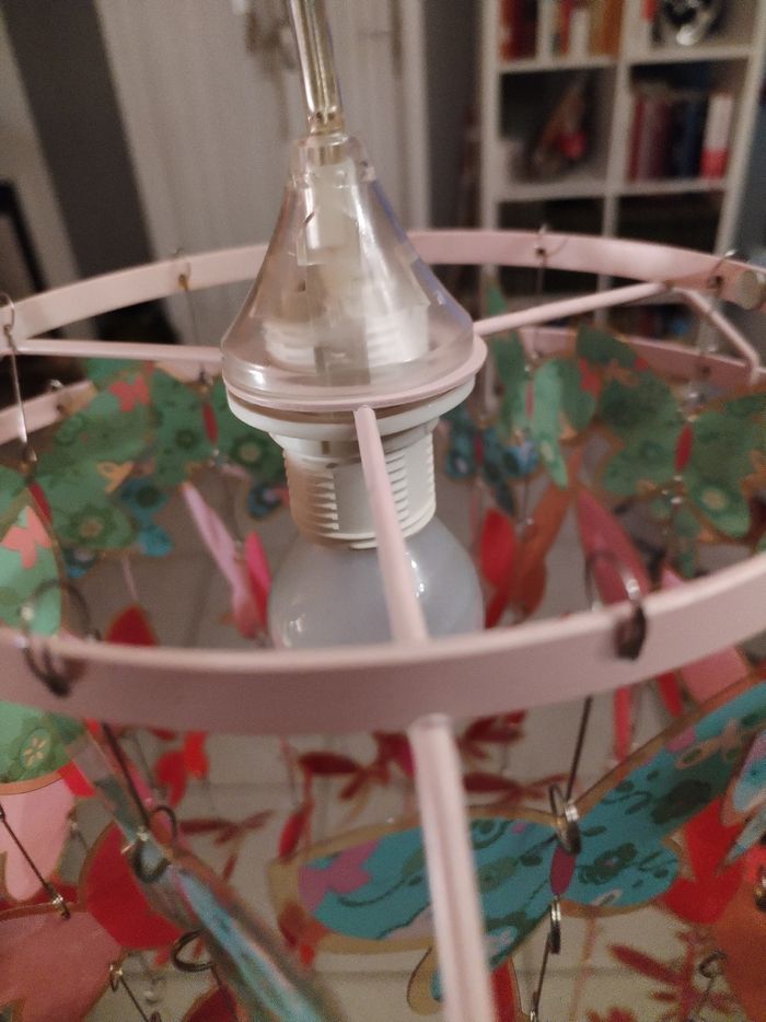 Très beau Luminaire avec des papillons 🦋 neuf - photo numéro 4