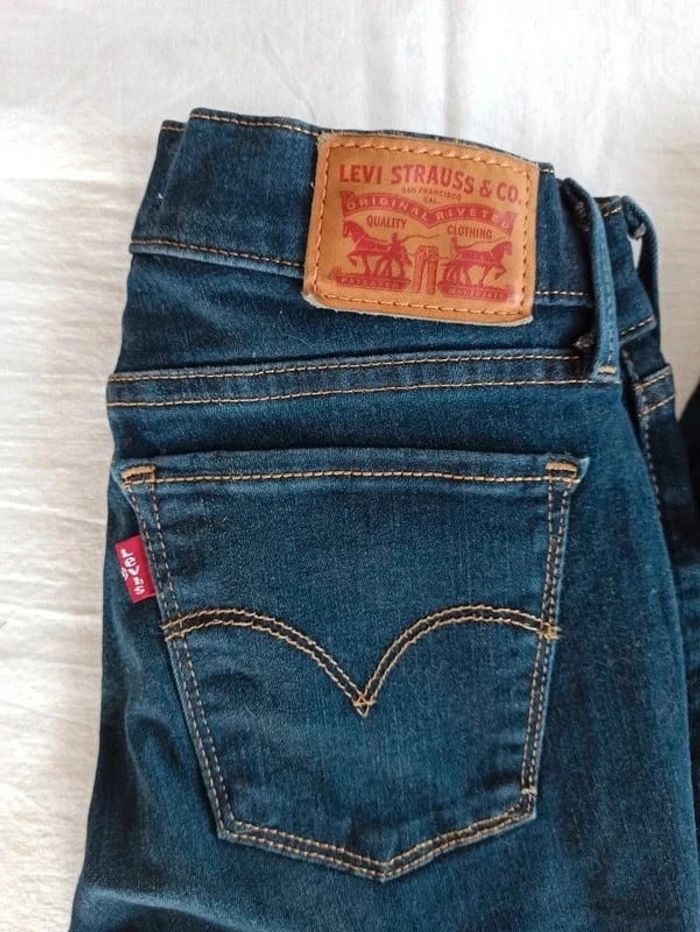 Jean Levi's 710 W25 L30 - photo numéro 2