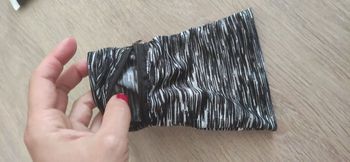 manchette avec poche pour téléphone, clés, mouchoirs ...