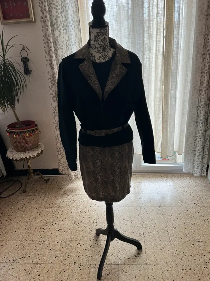 Tailleur jupe Q.H.T - photo numéro 3