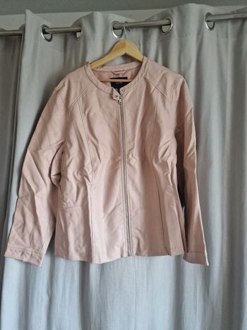 Blouson en cuir rose poudré