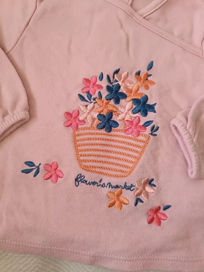 🎀 jolie petit pull rose motif fleur taille 6 mois 🎀 - photo numéro 2