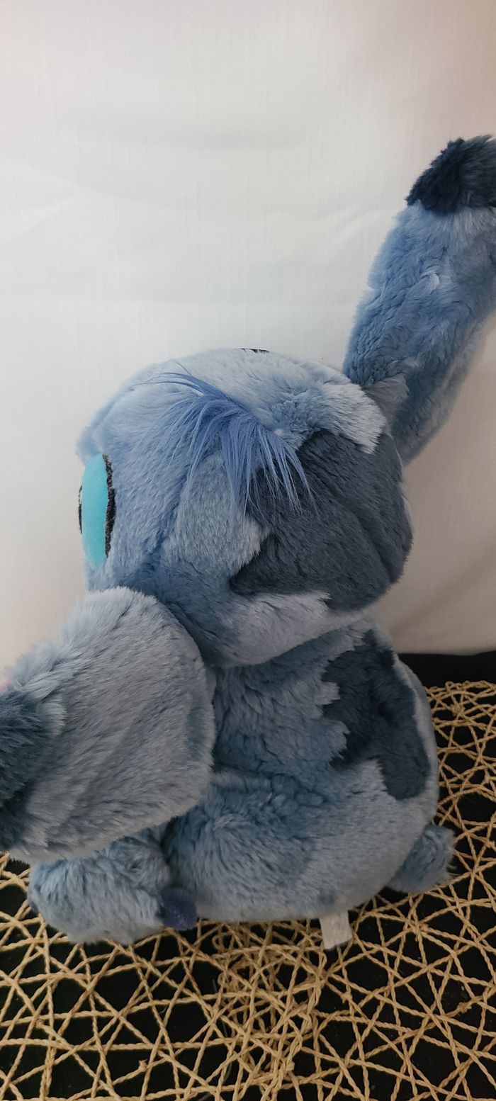 GRANDE PELUCHE DISNEY STITCH Pastille DISNEY STORE EXCLUSIVE 35cm (Paris) - photo numéro 2