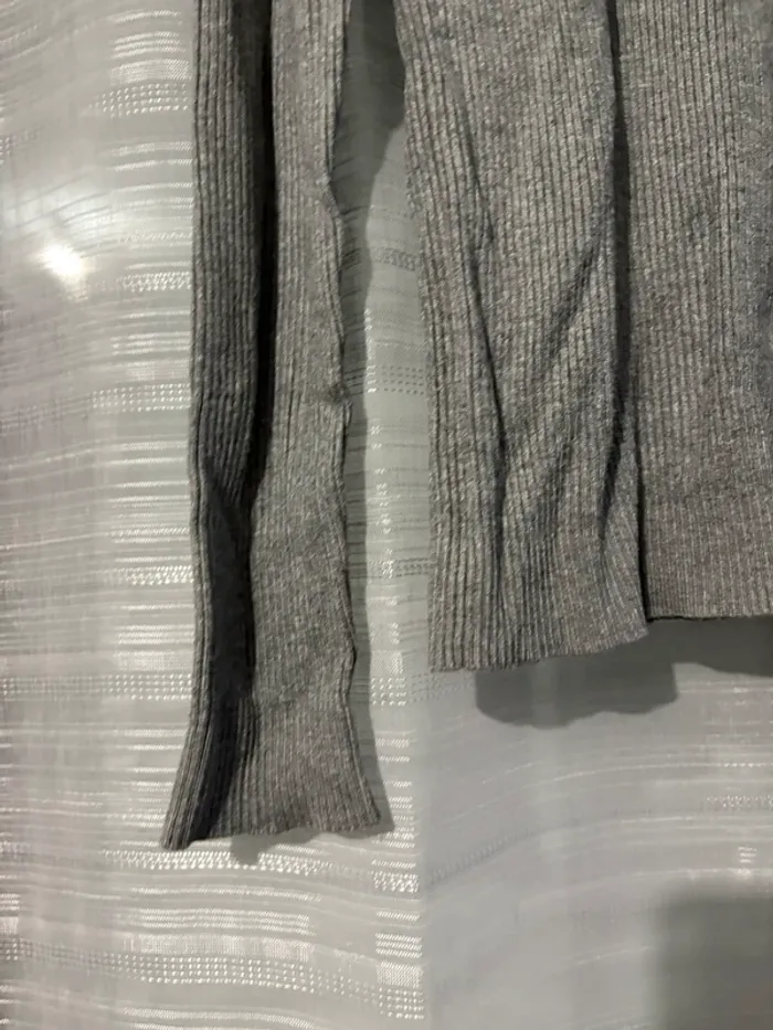 Pull gris à fermeture - photo numéro 2