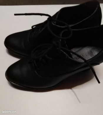 CHAUSSURES A LACETS