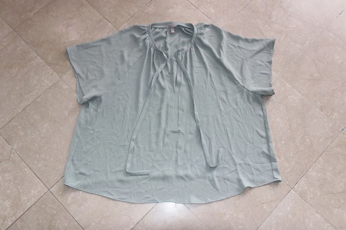 H&M - Blouse à manches courtes avec liens à nouer - photo numéro 2