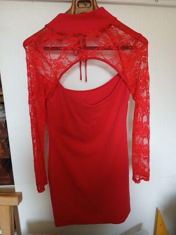 Robe rouge dentelle taille L