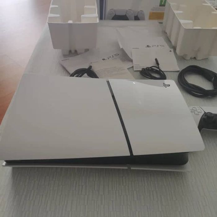 PlayStation 5 Pro avec lecteur de disque/Dualsense Chroma Pearl/MINT + FACTURE - photo numéro 2