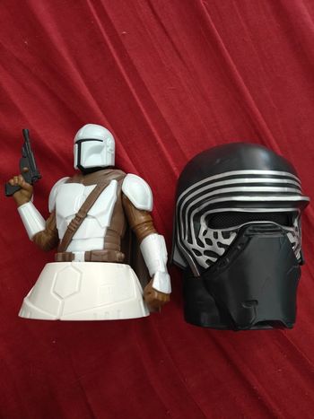 Lot Star Wars × Kinder Surprise (Mandlaorian , Kylo Ren)