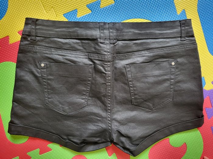 Ensemble short noir et haut dos nus - photo numéro 6