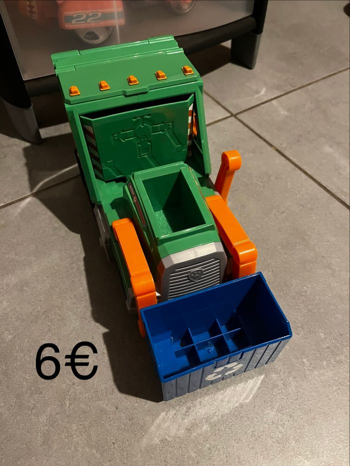 Camion éboueurs Rocky - photo numéro 2