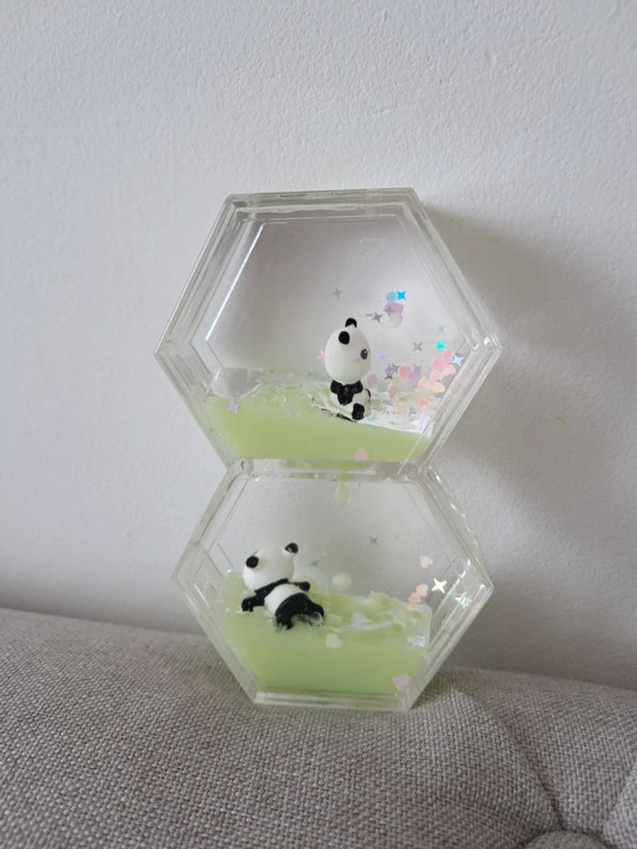 Sablier a huile avec figurines pandas et paillettes. sensoriel retour au calme snoezelen