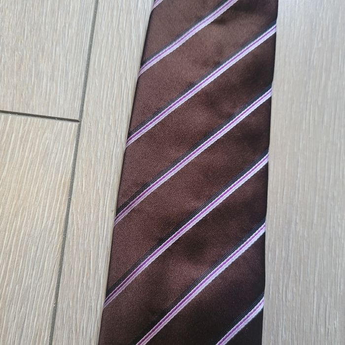 Très jolie cravate marron rose/violet, en soie. Marque Celio club - photo numéro 2