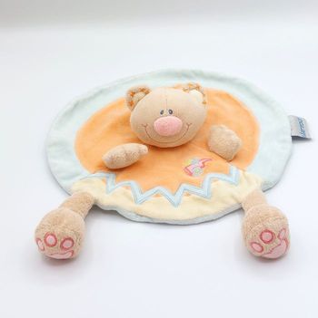 Doudou plat rond ours beige orange NATTOU bleu jaune brouette rose croix
