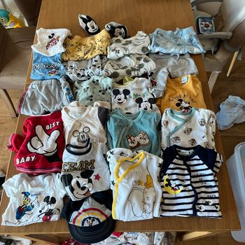 Lot vêtements Disney 3 mois