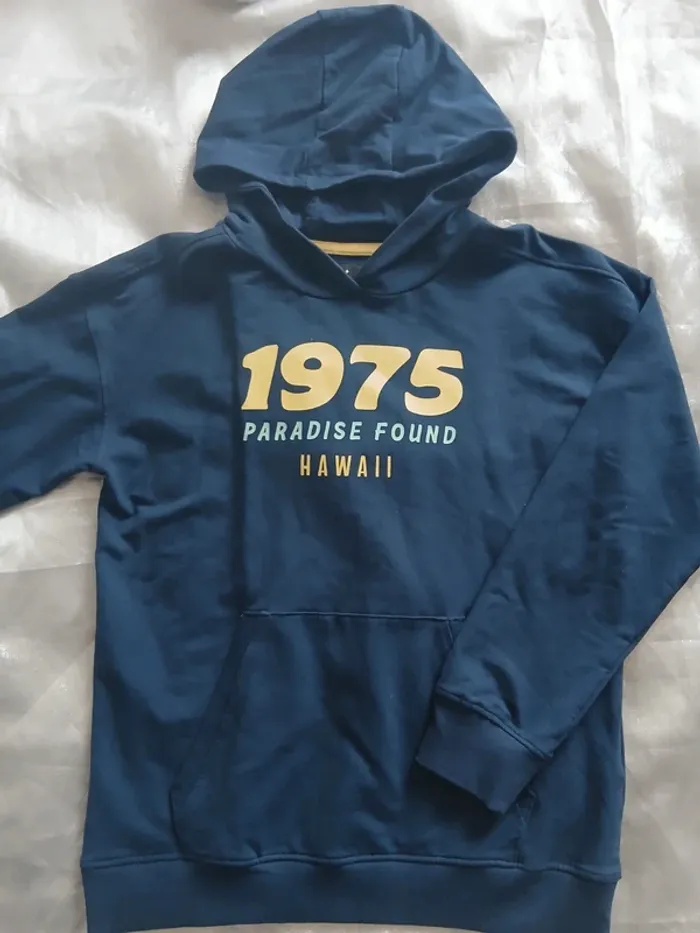 Sweat à capuche neuf 11-12 ans