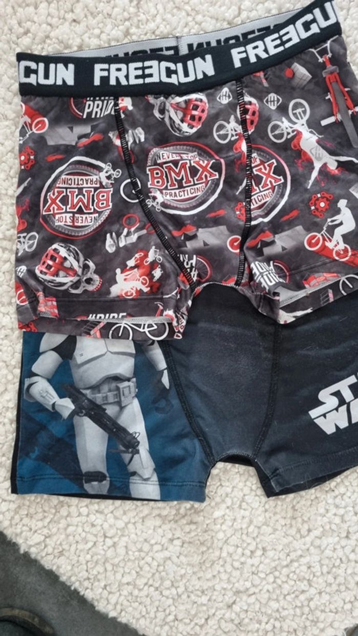 Lot vêtements garçon 13 /14 ans XS 5 pantalons jeans  2 tee shrt et un sweat - photo numéro 4