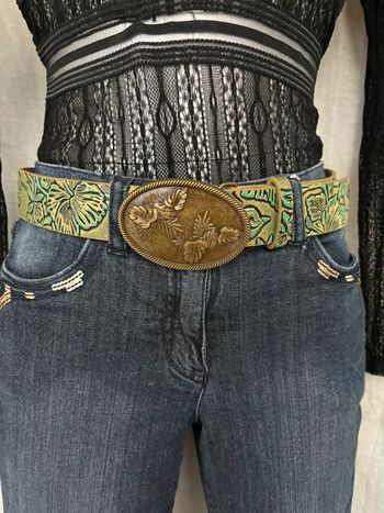 Magnifique ceinture vintage avec feuilles et boucles en relief neuve 100 cm