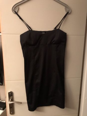 Robe noire satinée