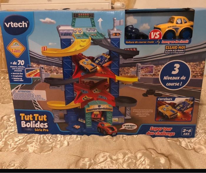 2 véhicules tut tut bolide et sa tour