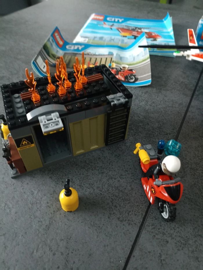 Lego 60108: L'unité de secours des pompiers - photo numéro 8