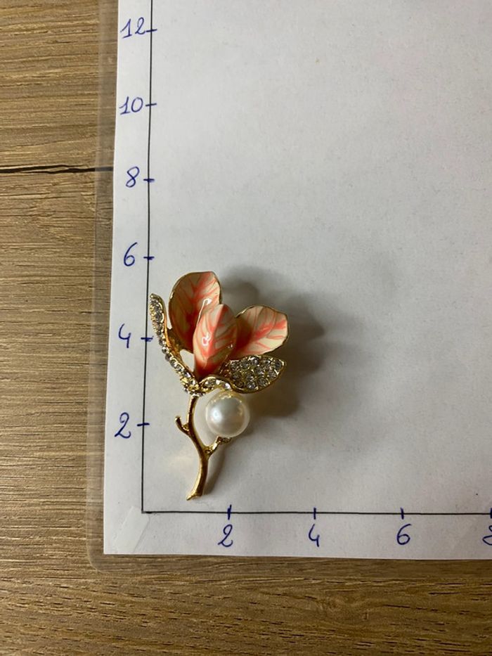 Broche fleur strass émaillé tendance - photo numéro 6