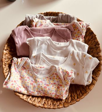 Lot de 6 bodys manches courtes en 6 mois