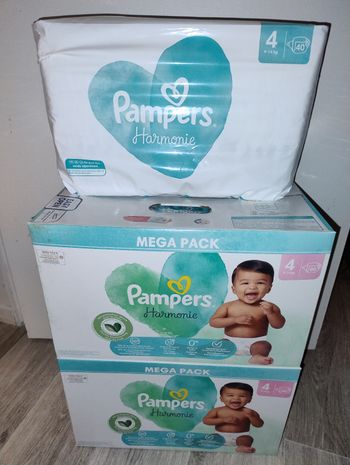 Lot de couches Pampers harmonie taille 4