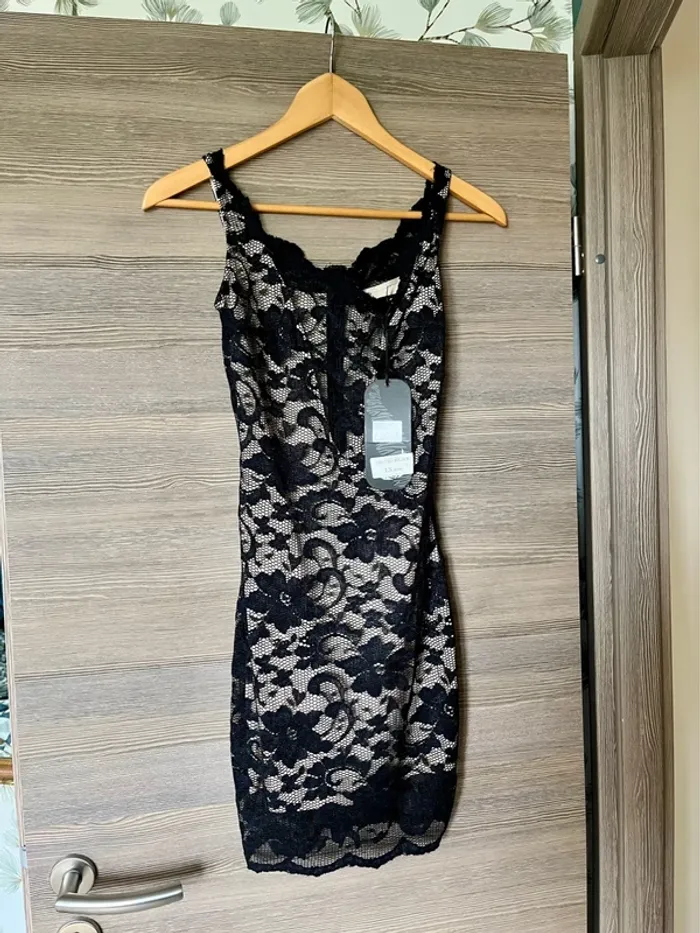 Robe dentelle nude noire neuve avec étiquette 34