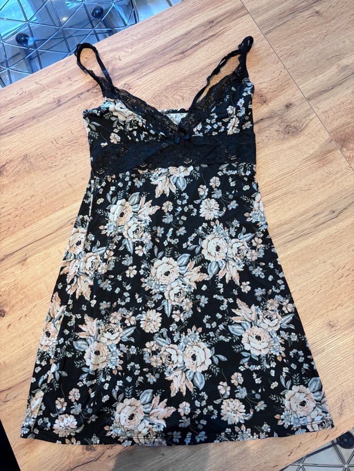 Nuisette noir et fleurs Primark taille M