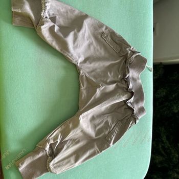 Vends lot de deux bas fille taille ) mois